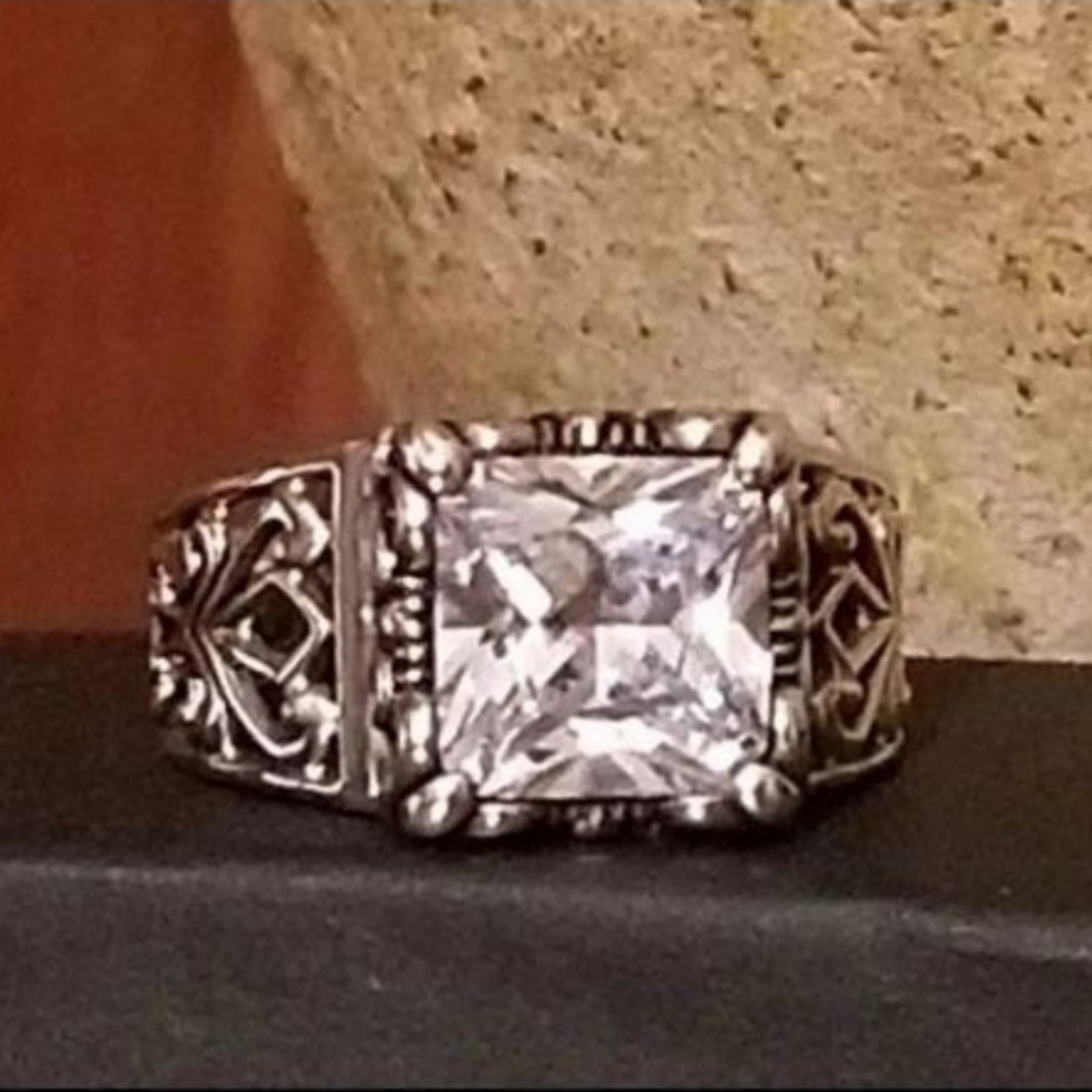 Silpada Sterling Silver & Zirconia Uptown Ring - Picture 8 of 15